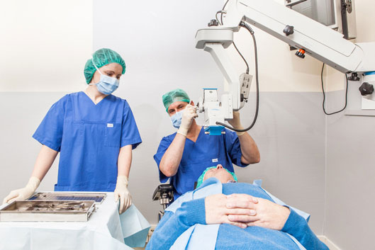 Eine Lasik Operation kann in der Praxis in Düsseldorf durchgeführt werden.